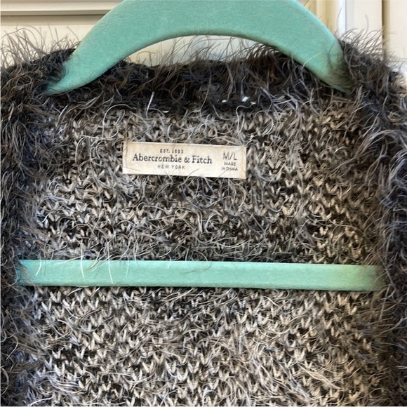 Abercrombie & Fitch Black White Aztec Fuzzy Cardigan Size Medium/Large - Picture 2 of 2